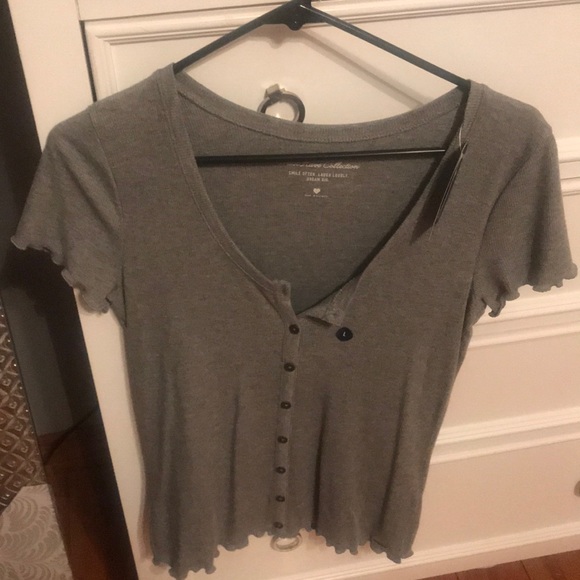 Lettuce trimmed button tee - Picture 3 of 3